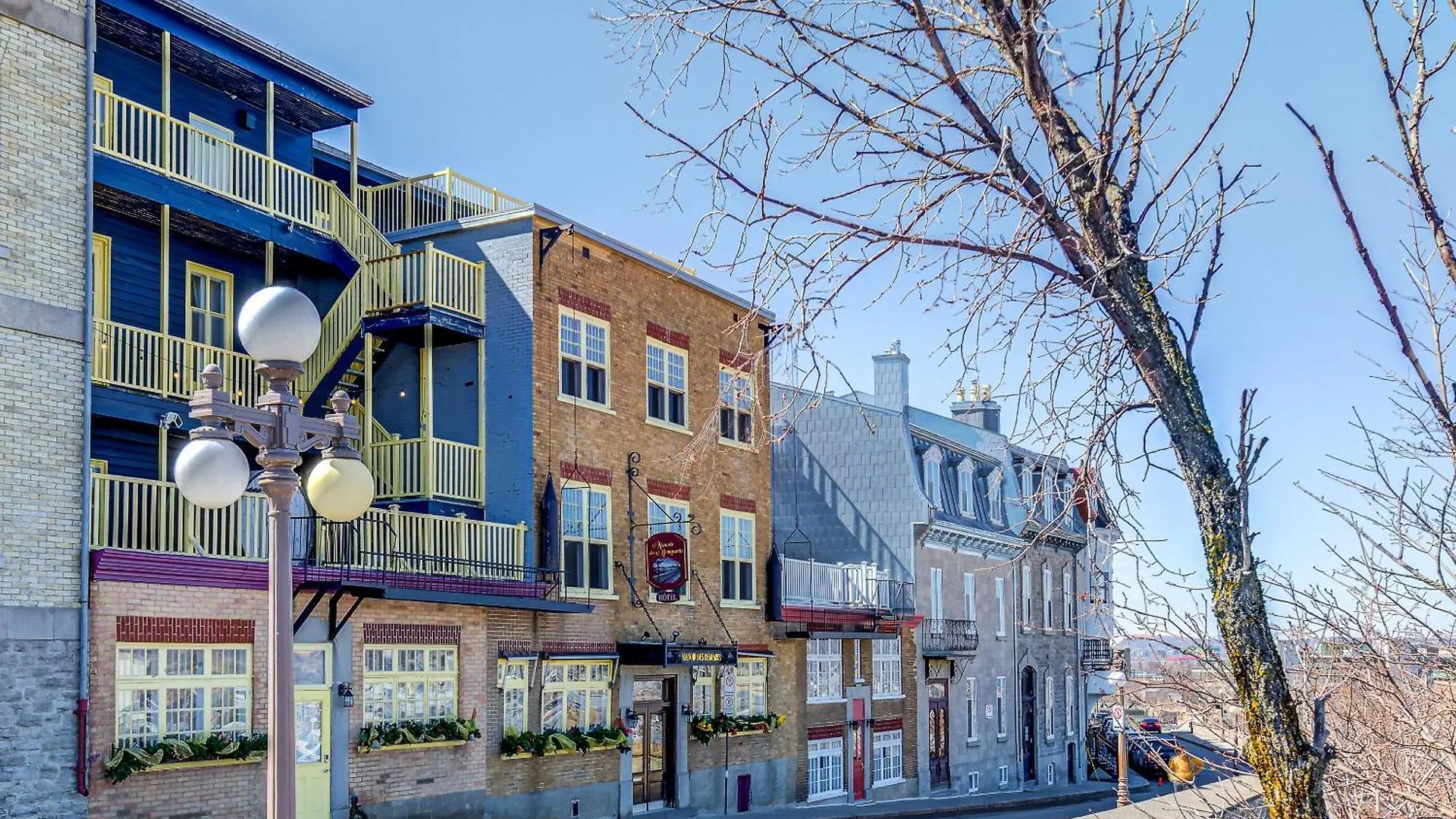 North House - Hotel Automatise Manoir Des Remparts 2*, Quebec City Canada