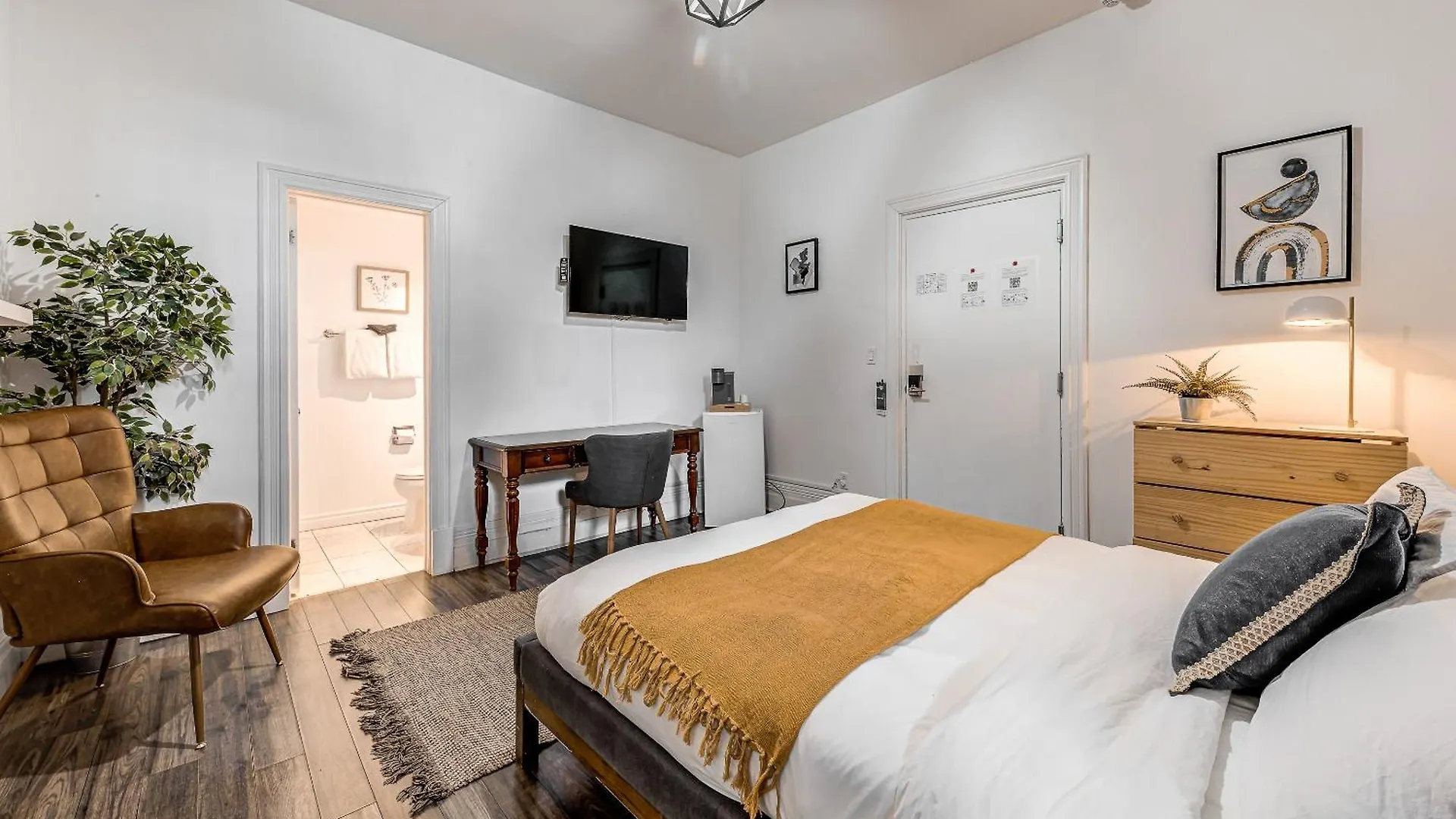 North House - Hotel Automatise Manoir Des Remparts  Quebec City