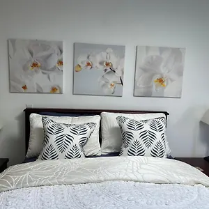 ***** Bed & Breakfast Armand Heights Canada