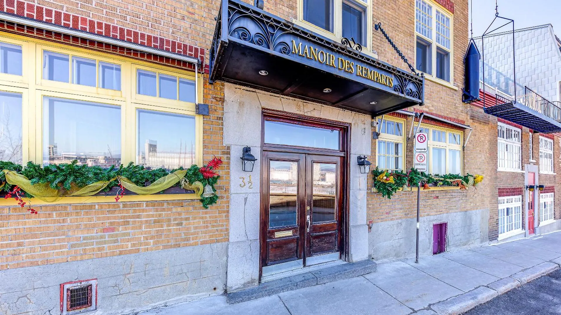 **  North House - Hotel Automatise Manoir Des Remparts Canada