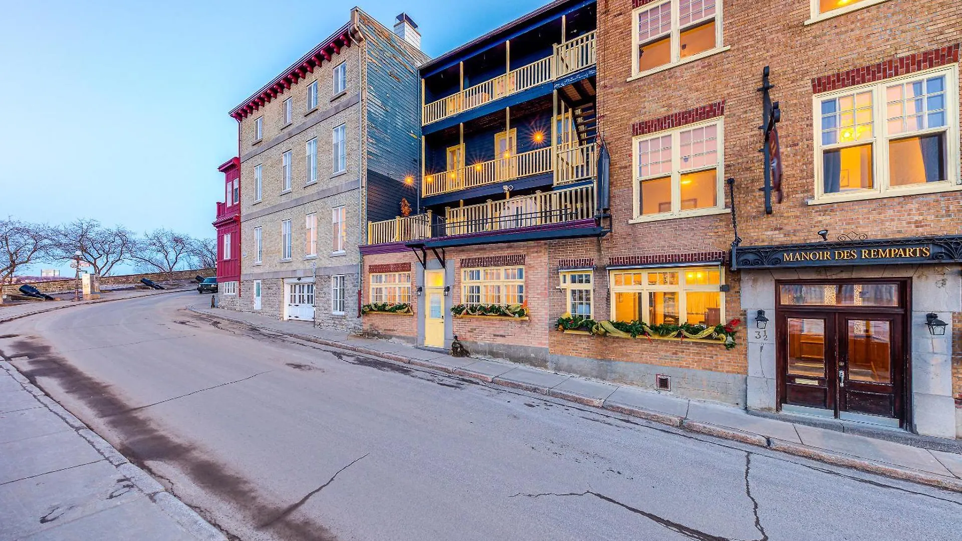 North House - Hotel Automatise Manoir Des Remparts  Quebec City