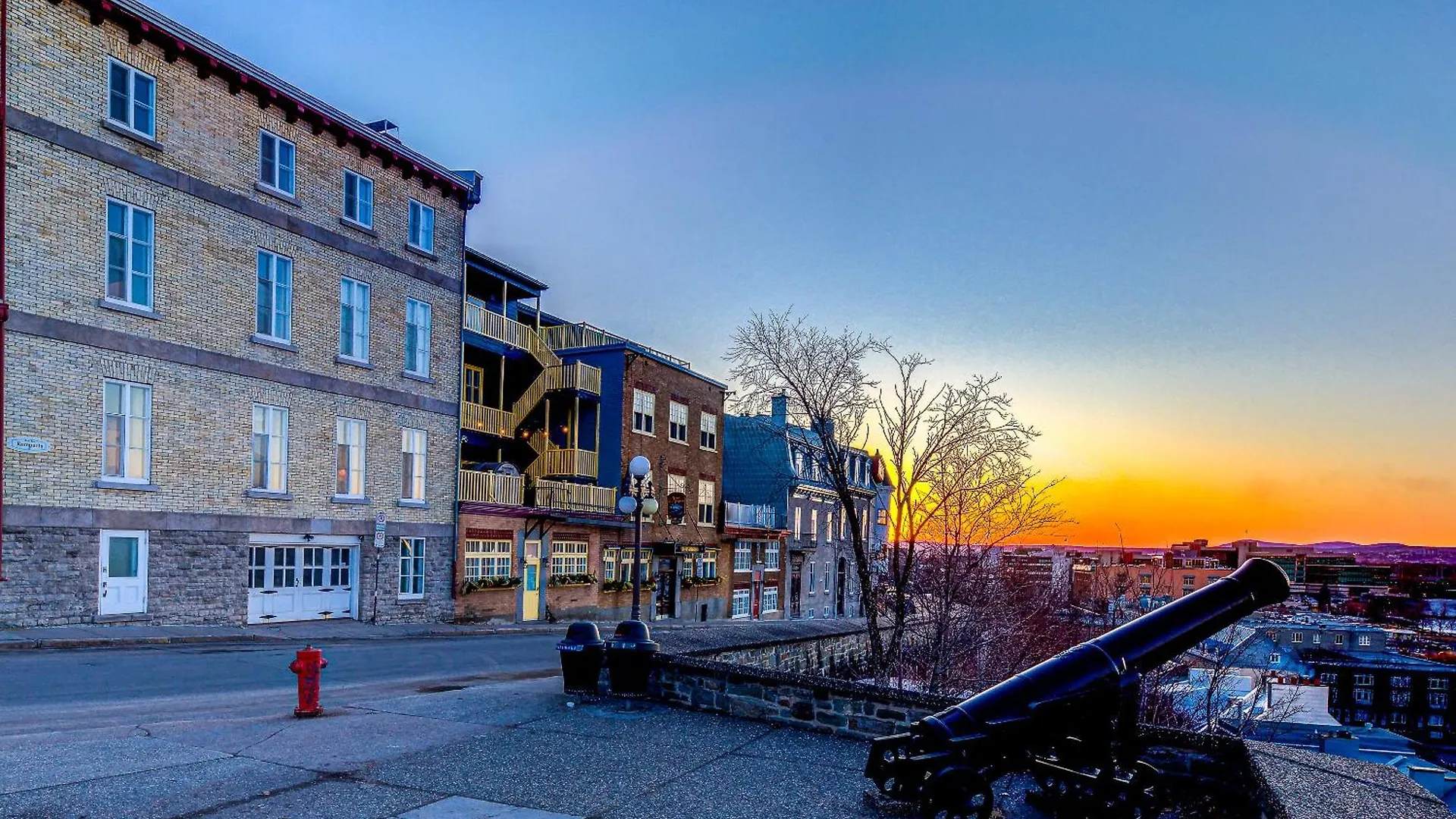 **  North House - Hotel Automatise Manoir Des Remparts Canada